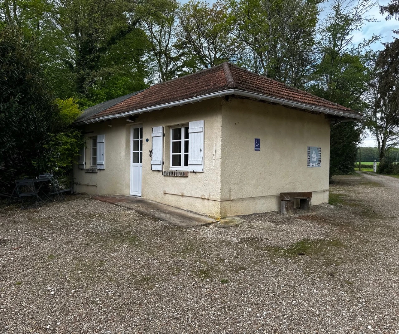 Photo de l'extérieur de la maisonnette la 'Mésange'